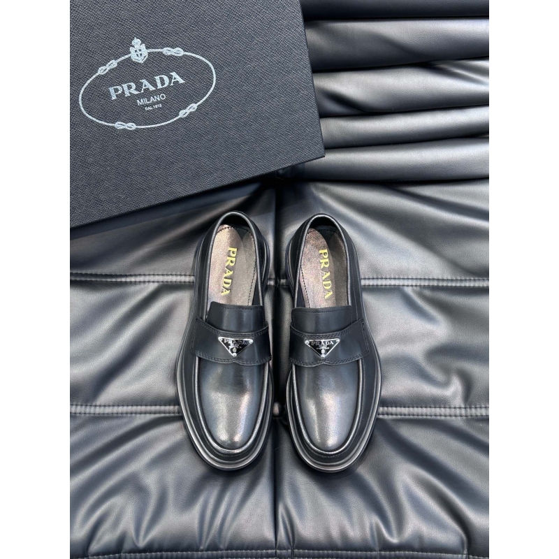 Pra*a leather shoes